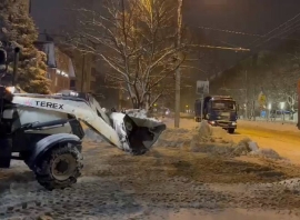 Из Ставрополя вывезли порядка 150 КамАЗов снега