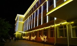 Эффектная подсветка фасада исторических зданий Ставрополя подчёркивает архитектурные детали.