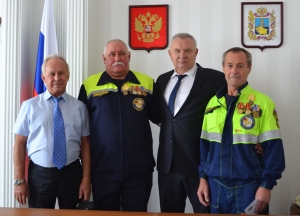 Двух спасателей наградили медалью «За заслуги перед Ставропольским краем»