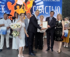 В Кисловодске семейные пары приняли участие в обряде «Нарзанная свадьба»