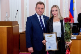 Мэр Ставрополя наградил чемпионку России по художественной гимнастике